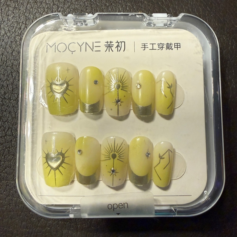 Mocyne 24pc Press On Nails Women NEW Celestial Sunburst Heart Yellow Silver